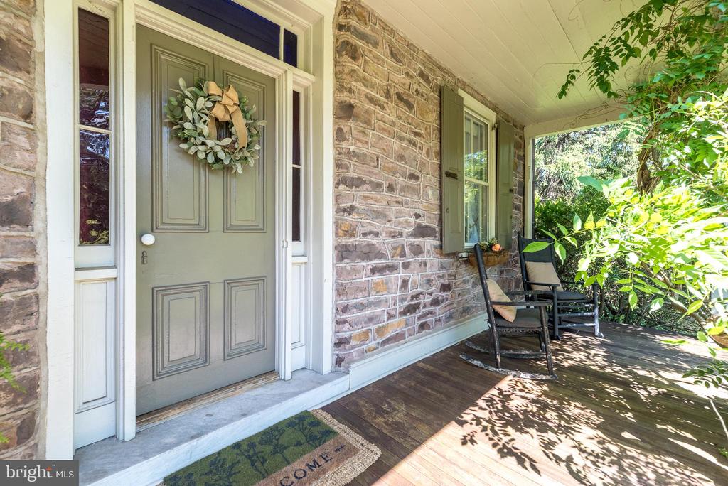 1047 COWPATH ROAD