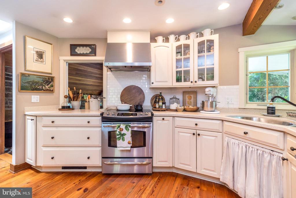 1047 COWPATH ROAD
