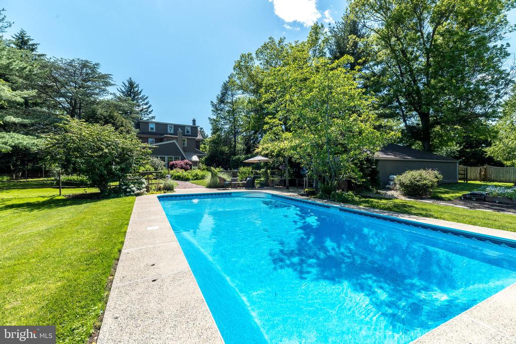 1047 COWPATH ROAD