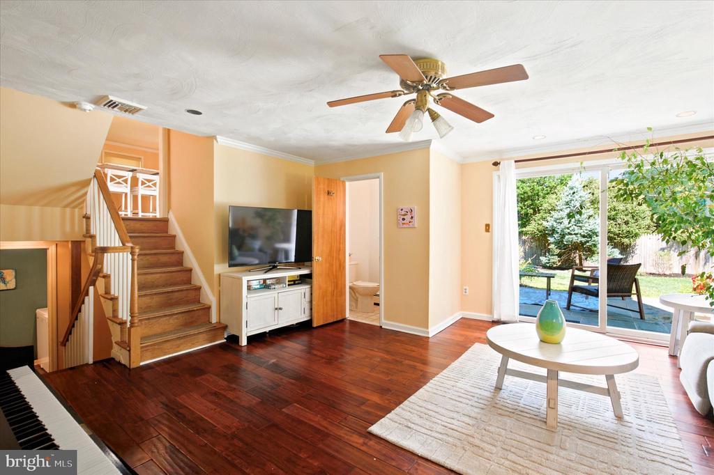 923 SUNSET DRIVE