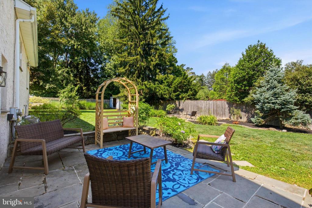 923 SUNSET DRIVE