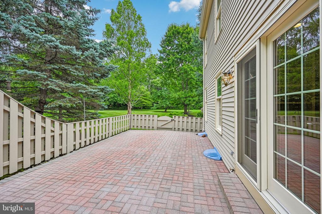 175 HUNTER COURT