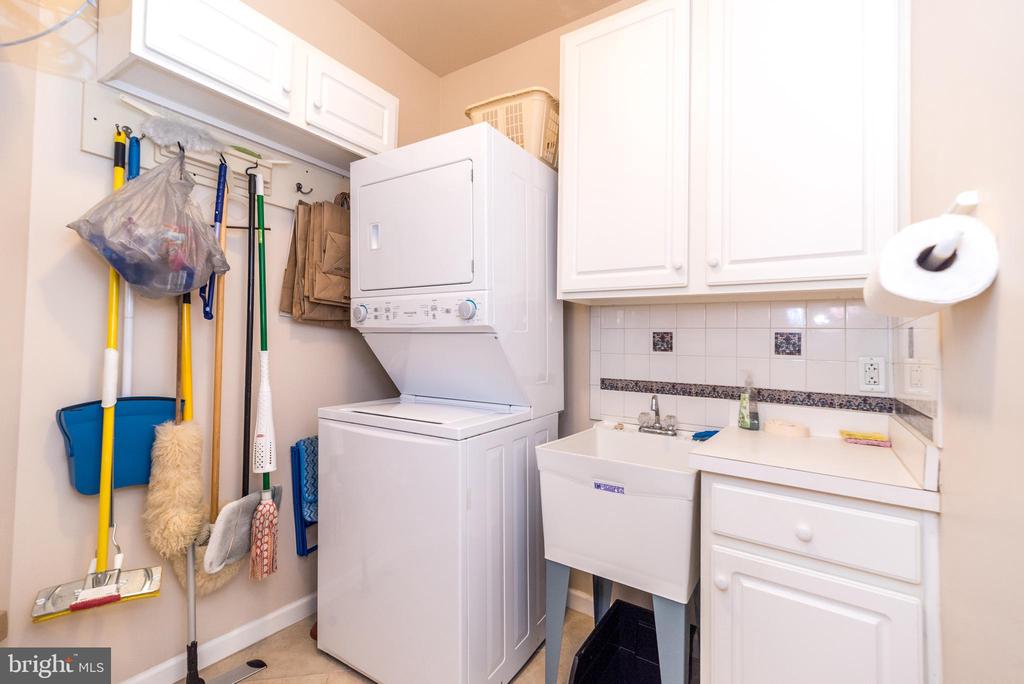 2101 LILAC COURT