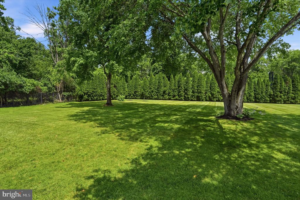 611 CREEK LANE