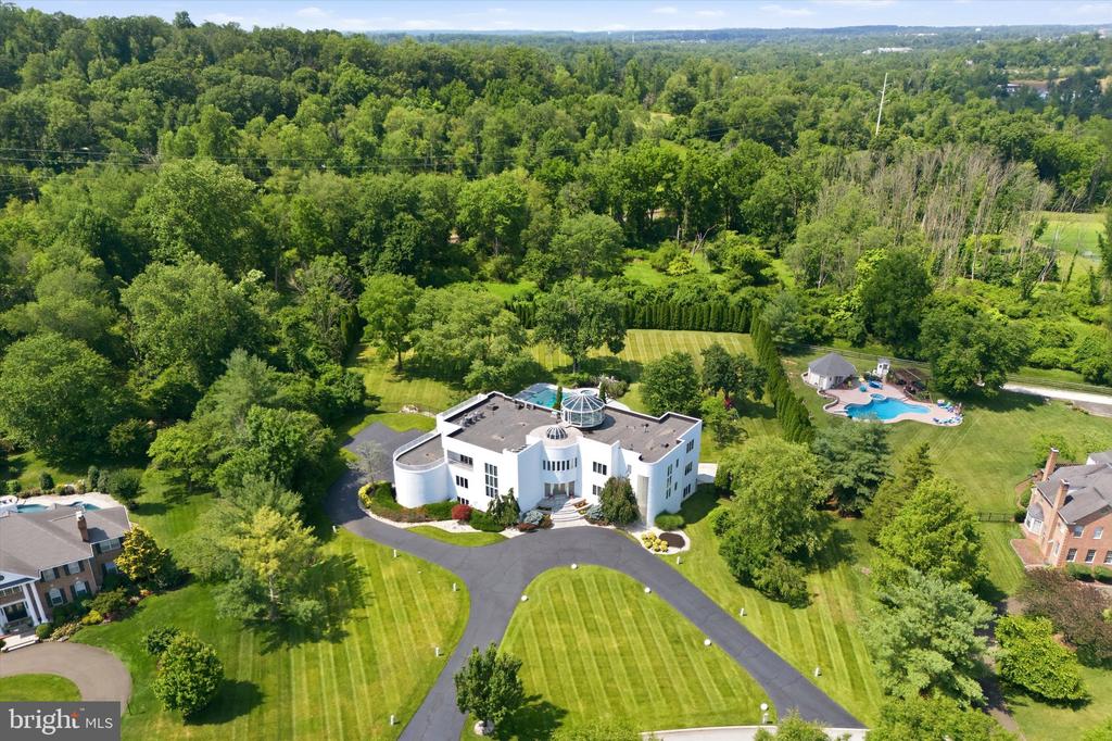 611 CREEK LANE