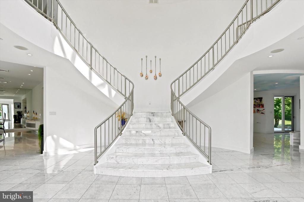611 CREEK LANE