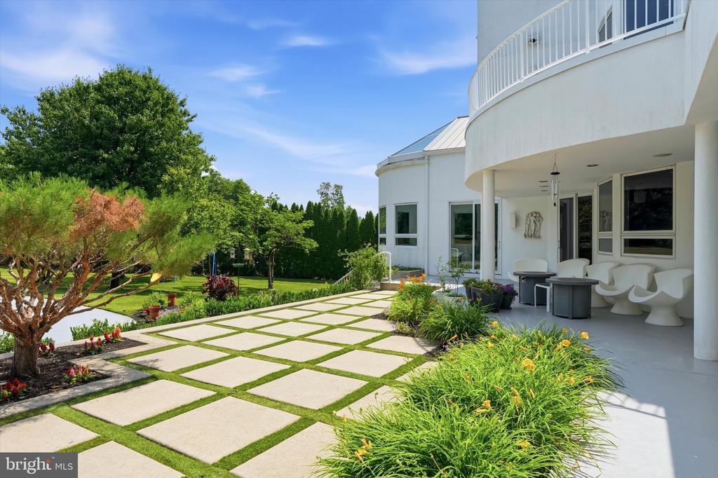 611 CREEK LANE