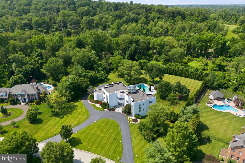 611 CREEK LANE