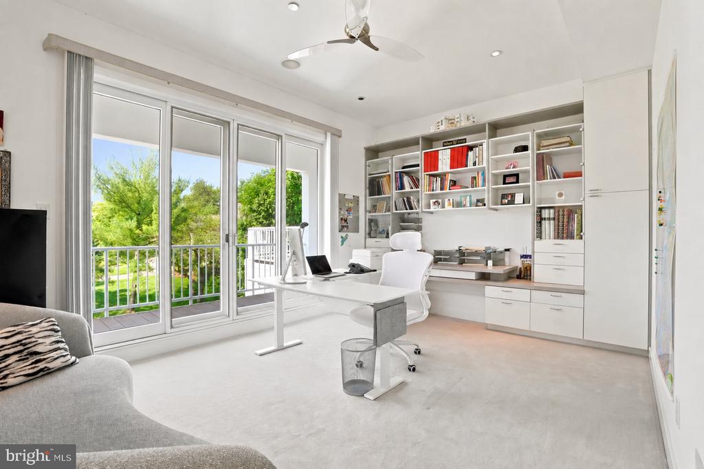 611 CREEK LANE