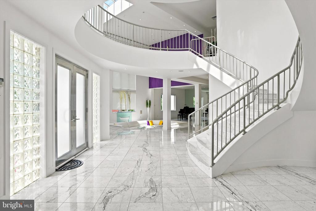 611 CREEK LANE