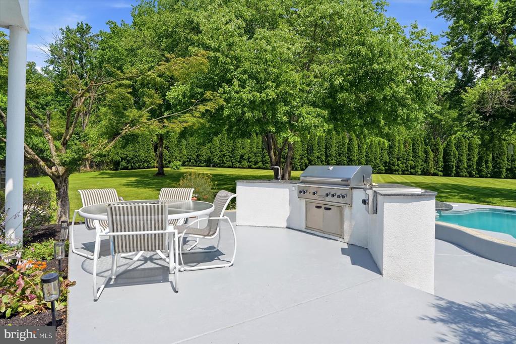 611 CREEK LANE