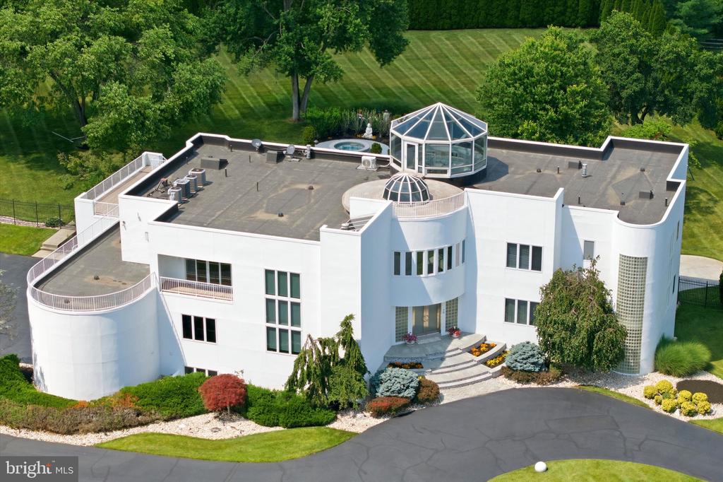 611 CREEK LANE