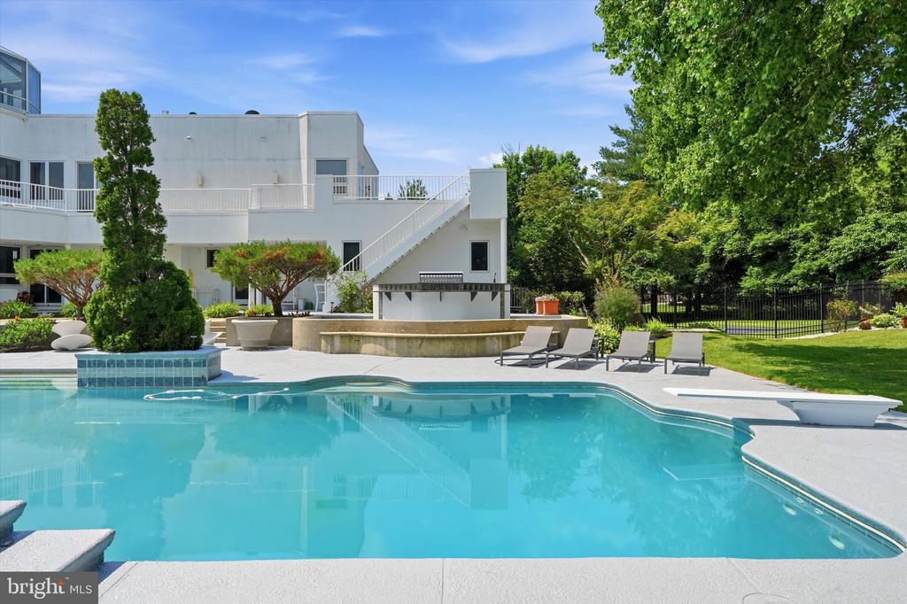 611 CREEK LANE