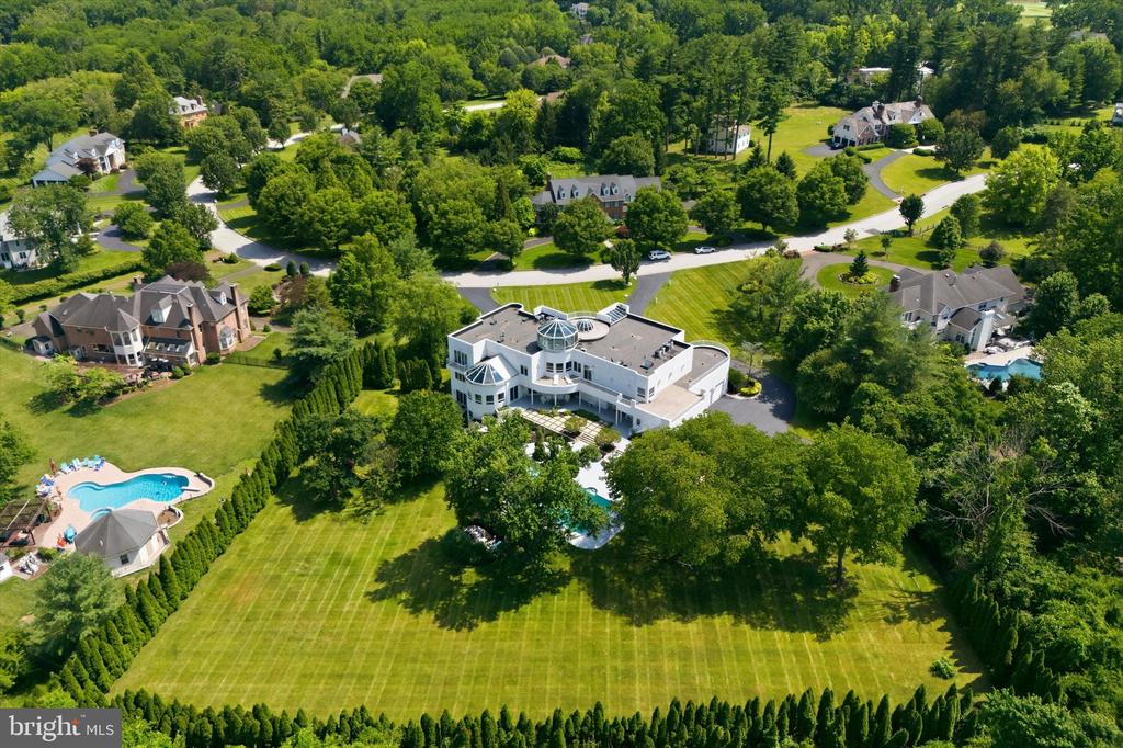 611 CREEK LANE