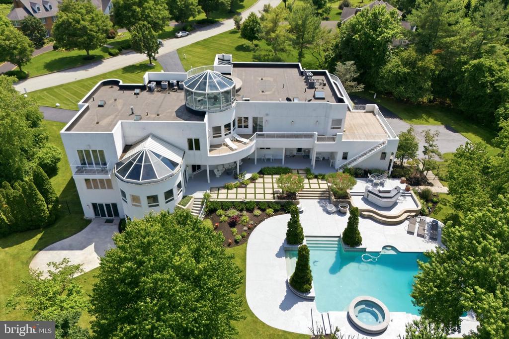 611 CREEK LANE