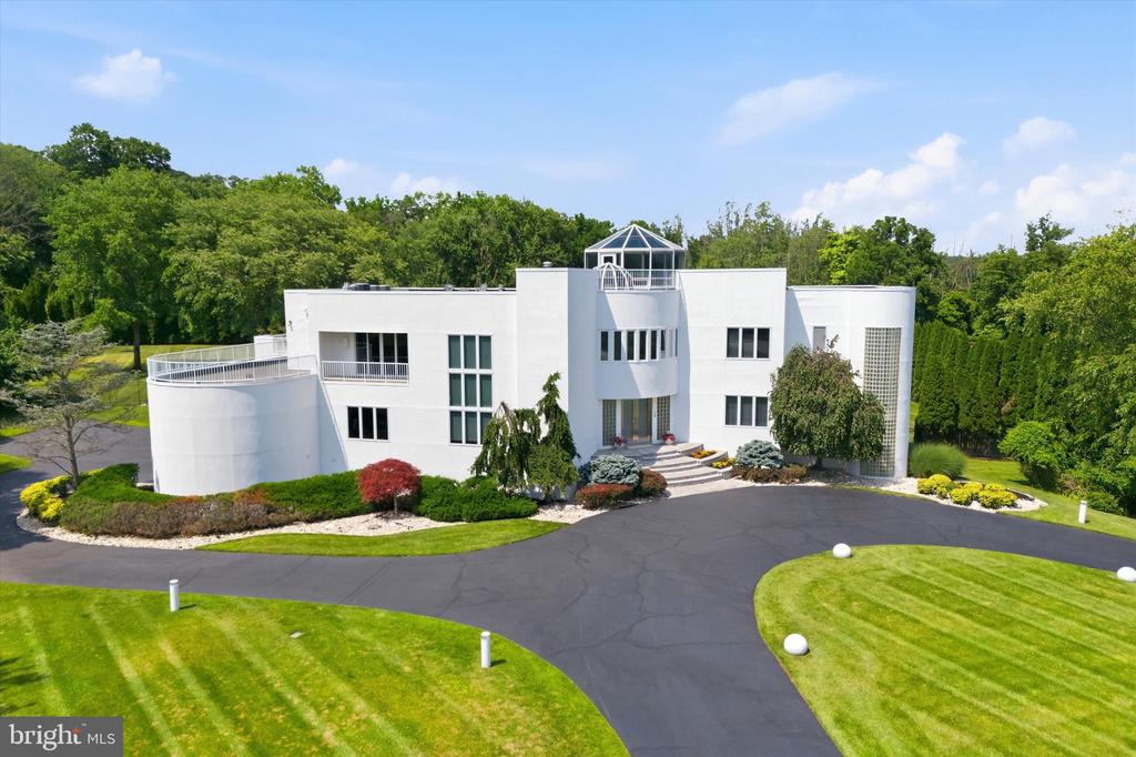 611 CREEK LANE