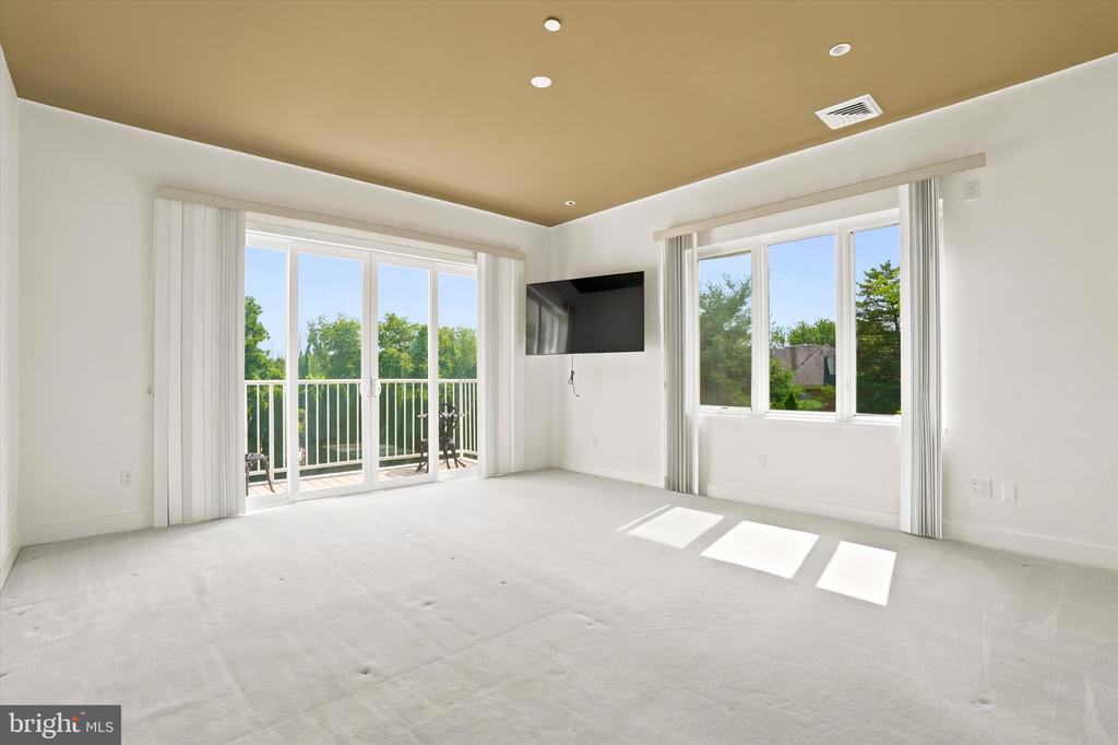 611 CREEK LANE