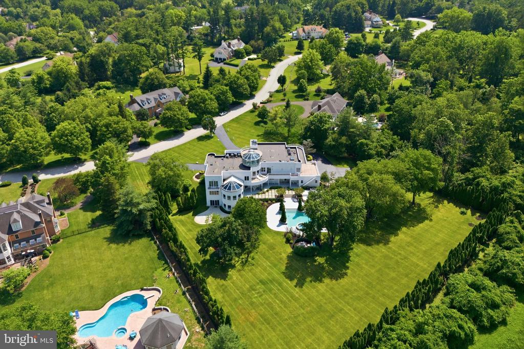 611 CREEK LANE
