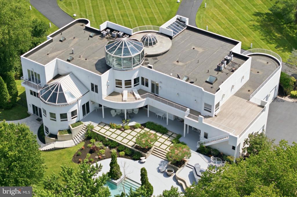 611 CREEK LANE