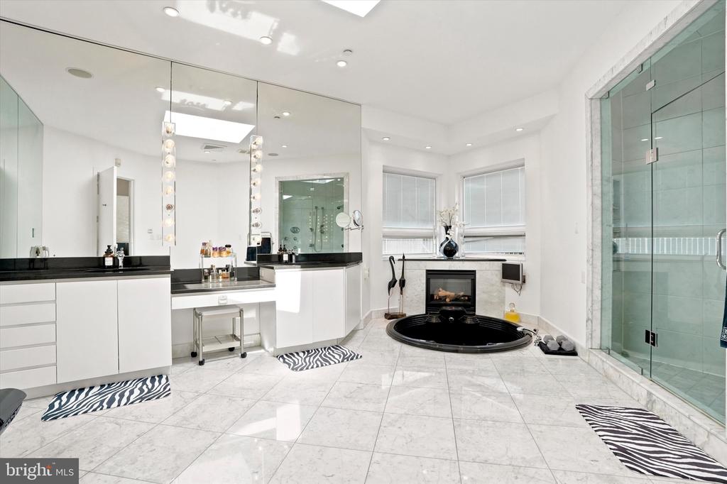 611 CREEK LANE