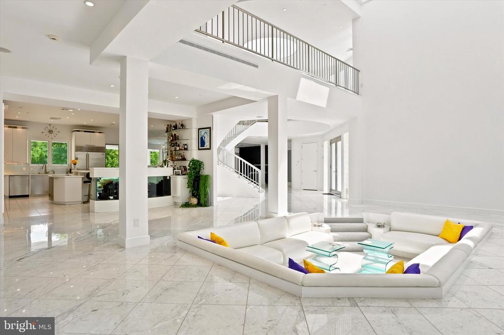 611 CREEK LANE