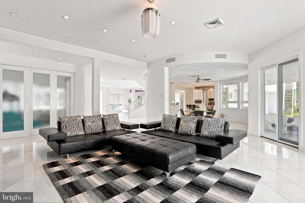 611 CREEK LANE