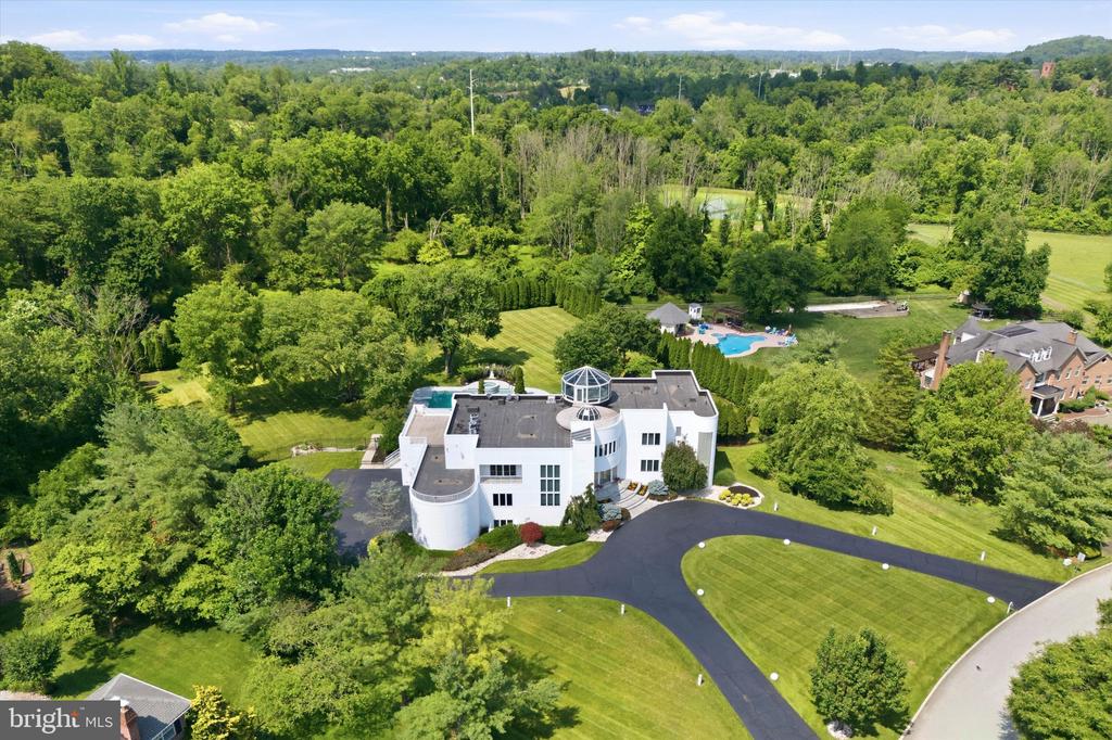 611 CREEK LANE
