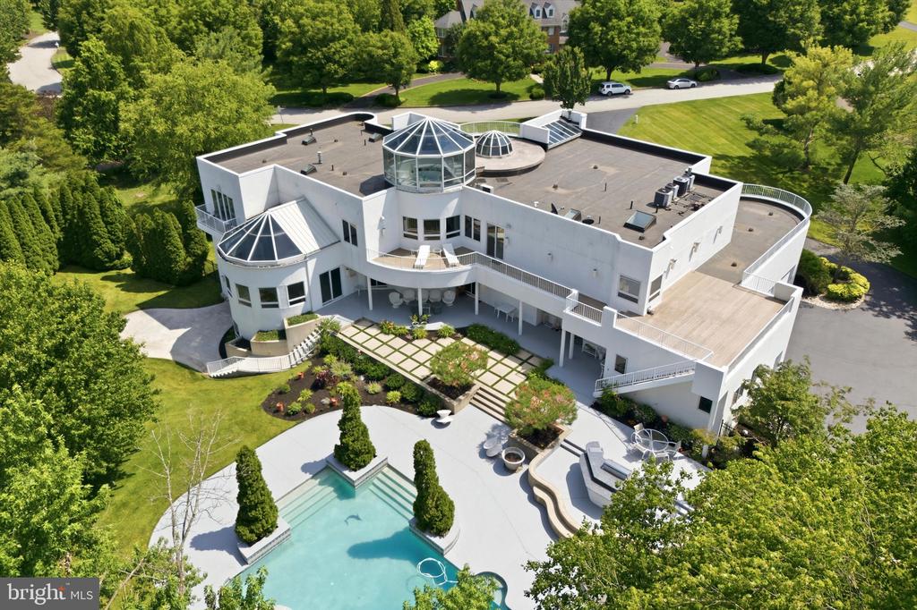 611 CREEK LANE