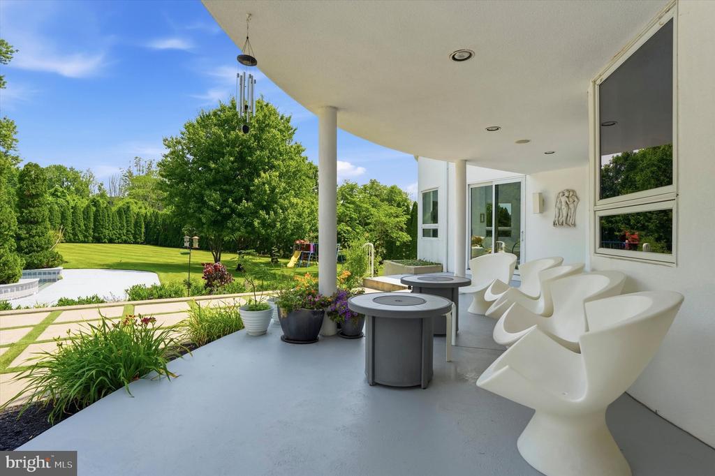 611 CREEK LANE