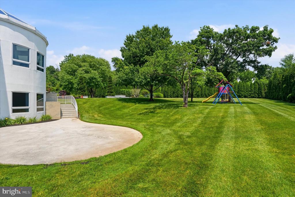 611 CREEK LANE
