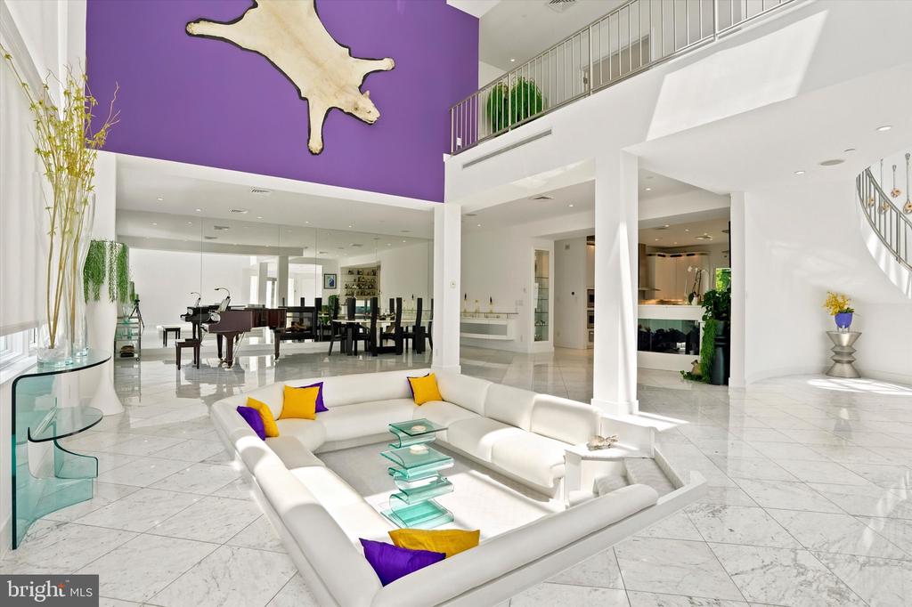 611 CREEK LANE