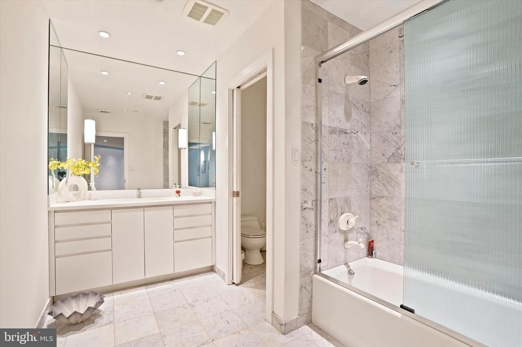 611 CREEK LANE
