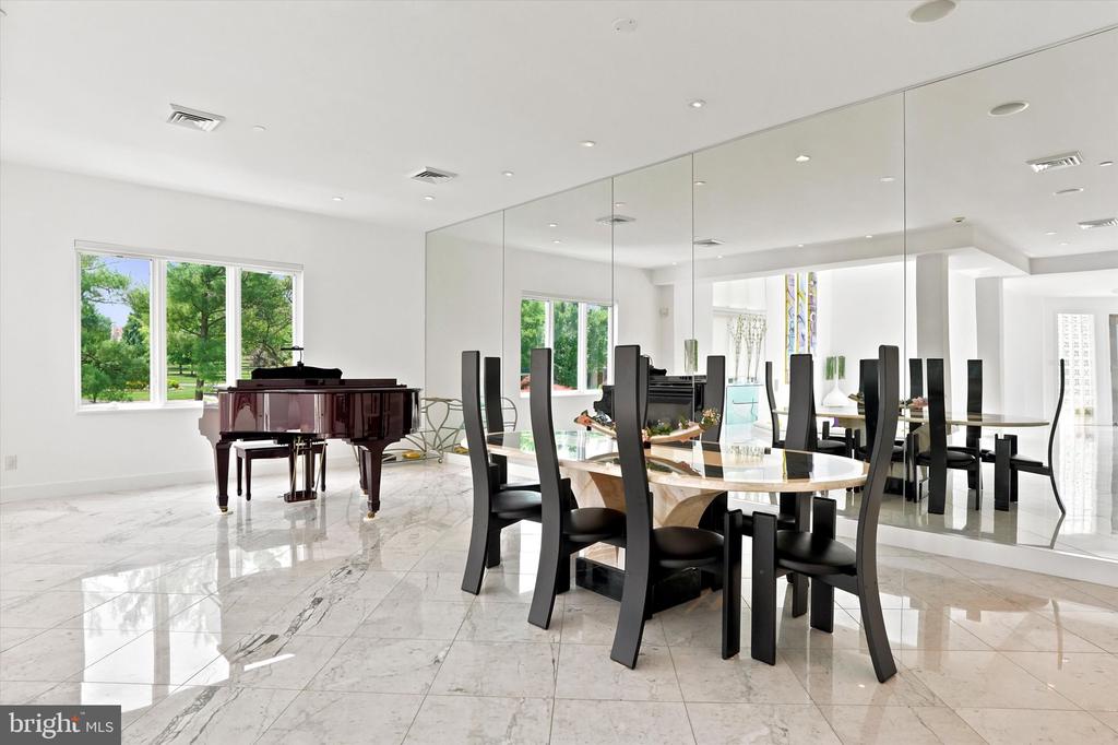 611 CREEK LANE