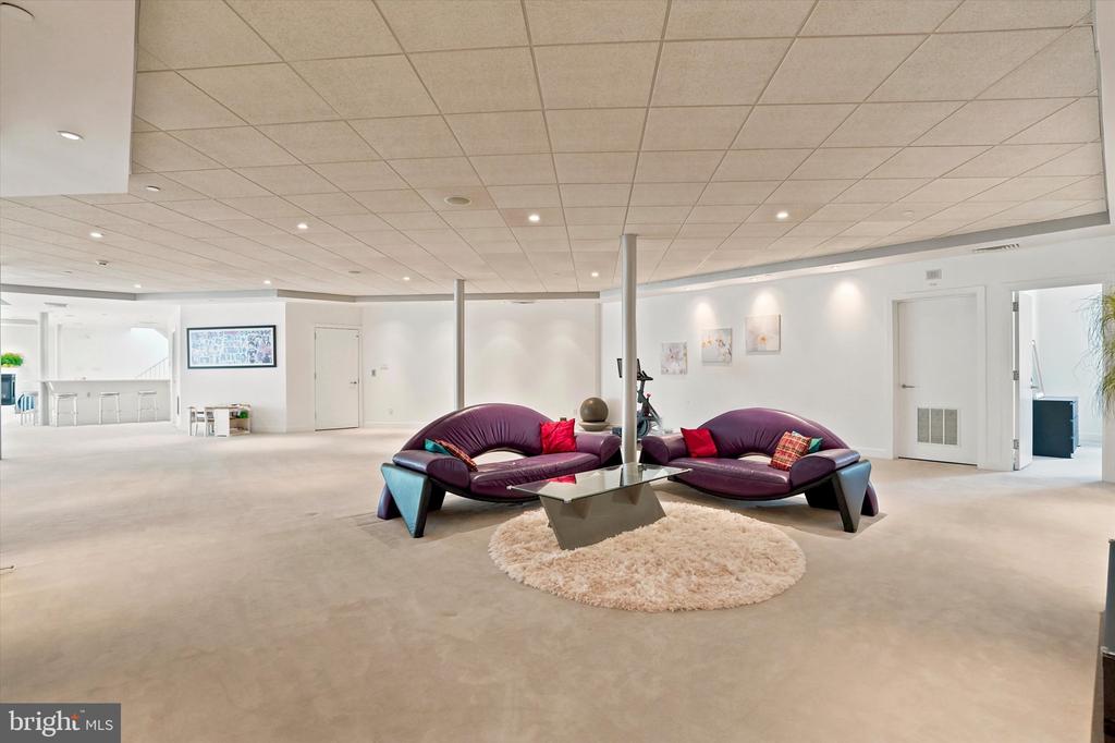 611 CREEK LANE