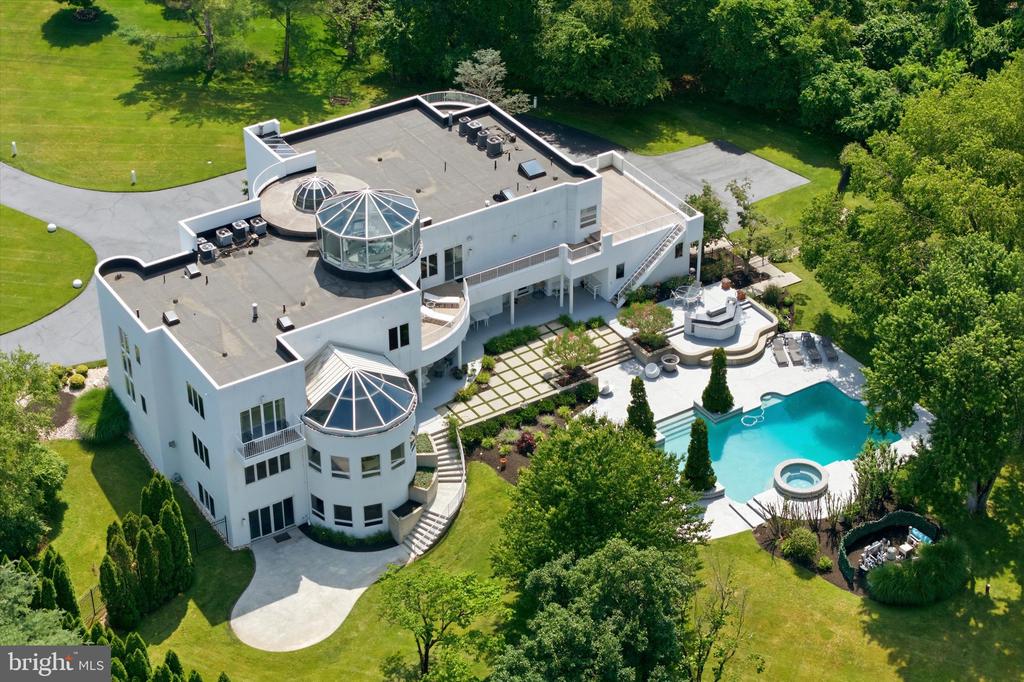 611 CREEK LANE