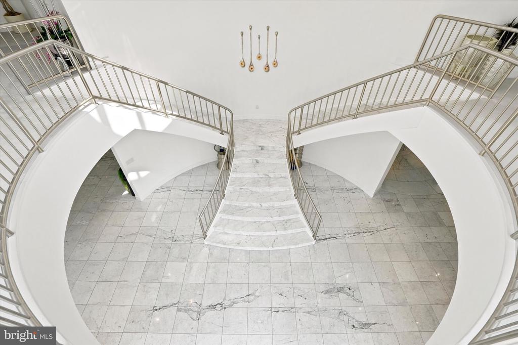 611 CREEK LANE