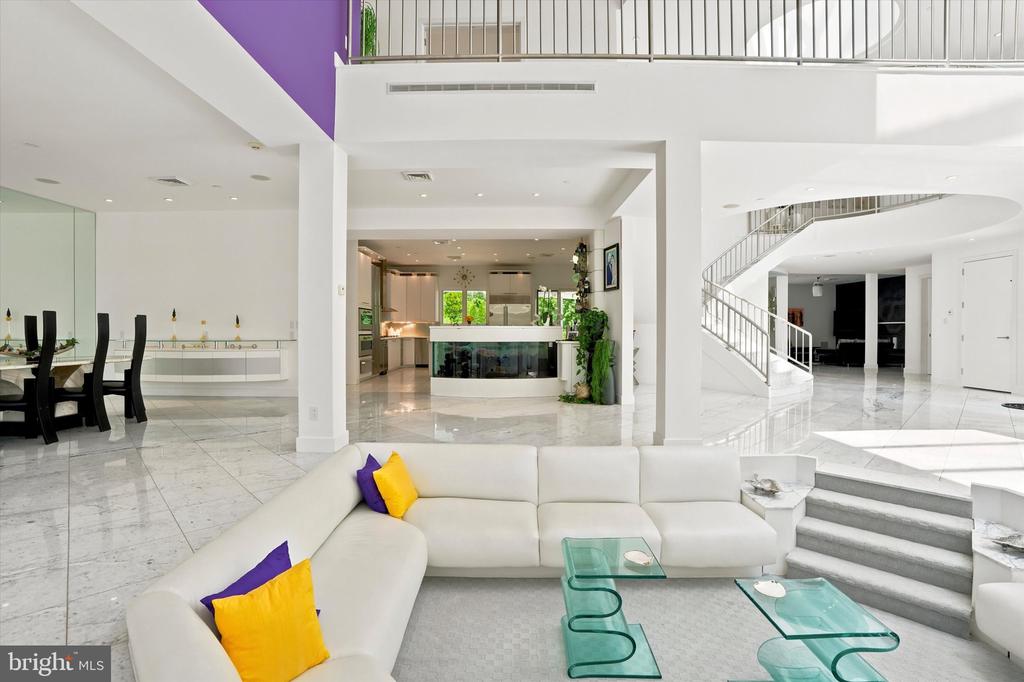 611 CREEK LANE