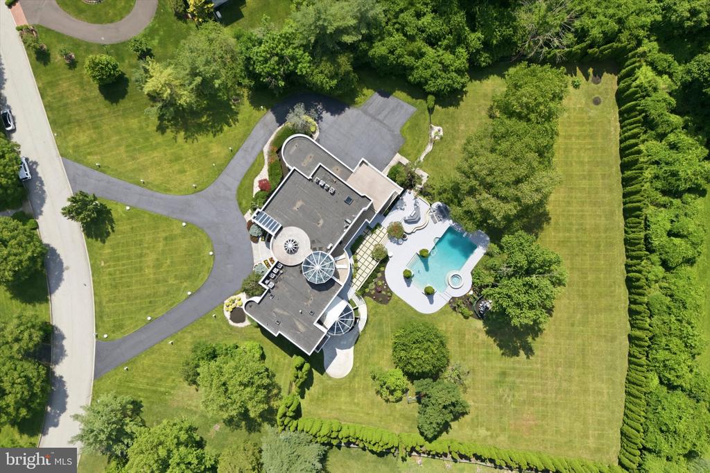 611 CREEK LANE