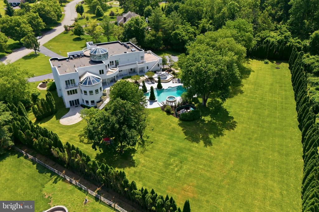 611 CREEK LANE