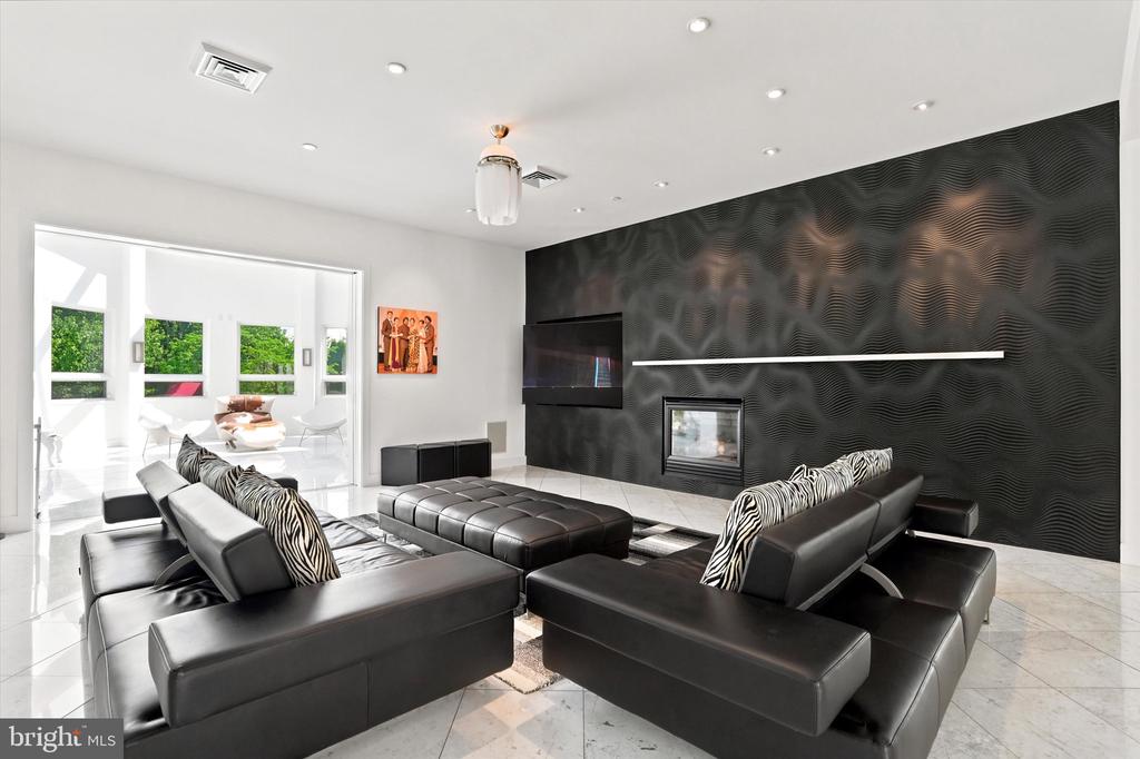 611 CREEK LANE