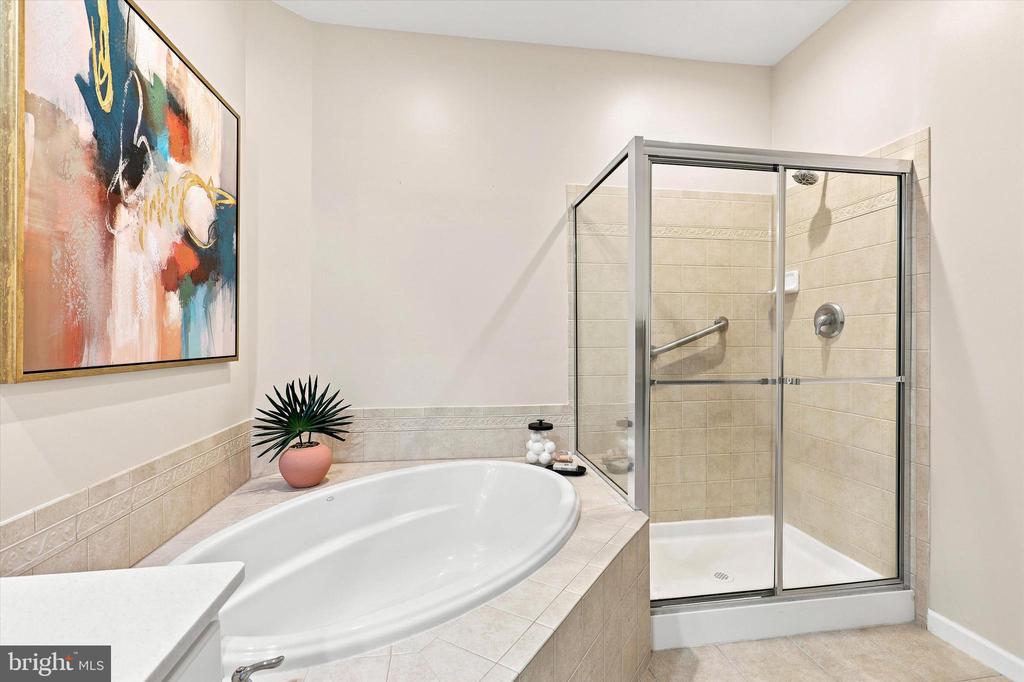 6102 LILAC COURT