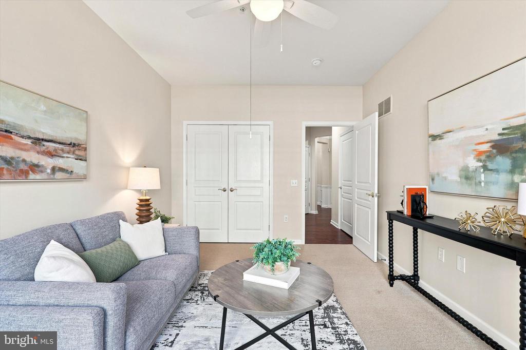 6102 LILAC COURT