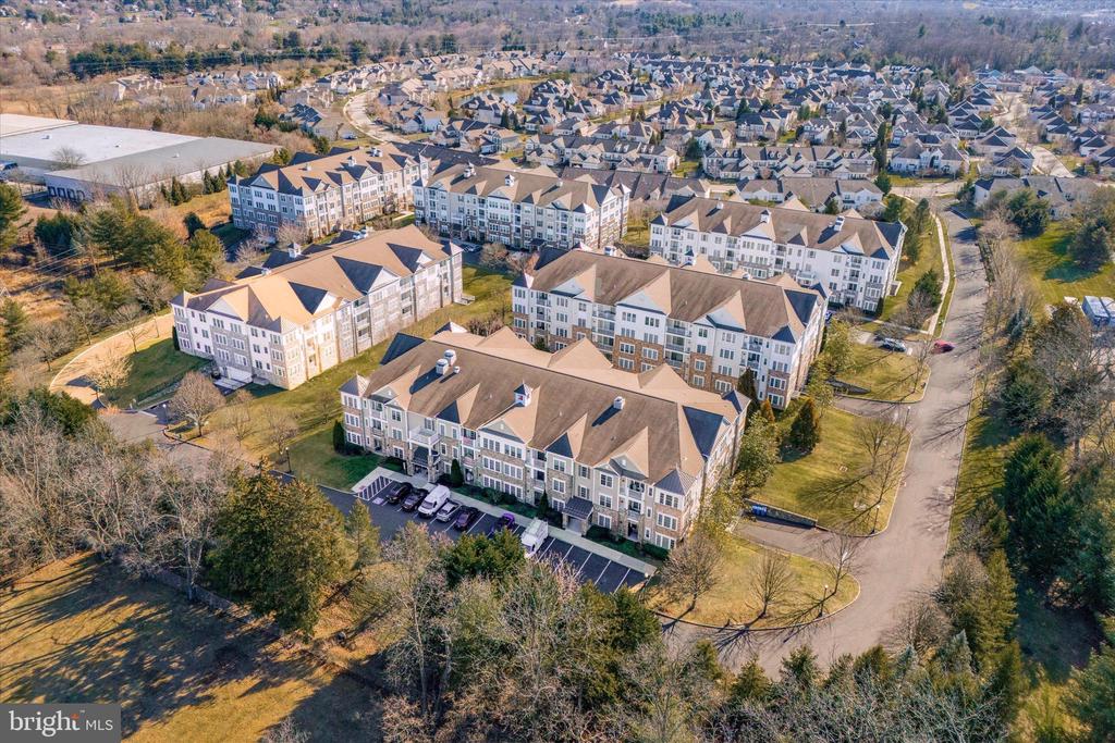 6102 LILAC COURT