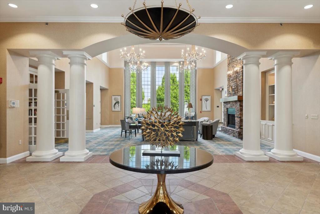 6102 LILAC COURT