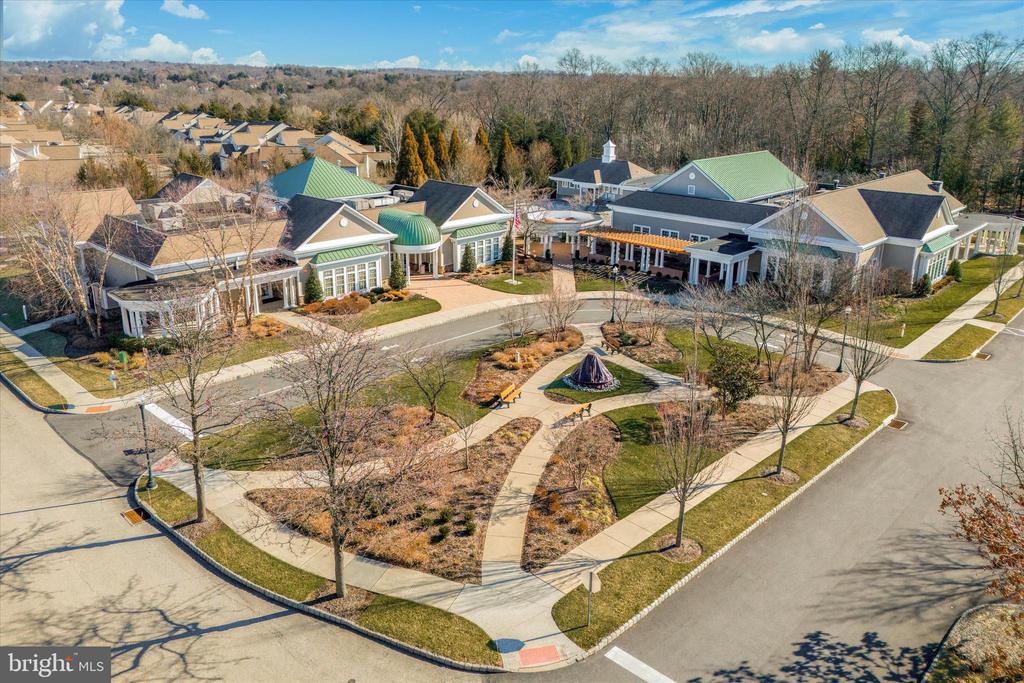 6102 LILAC COURT