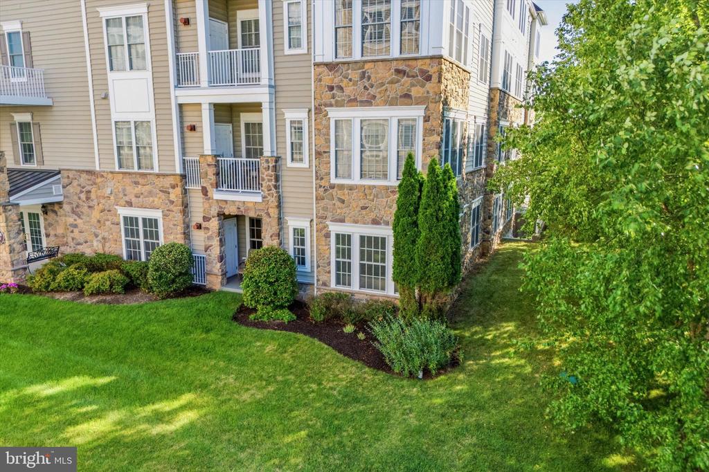 6102 LILAC COURT