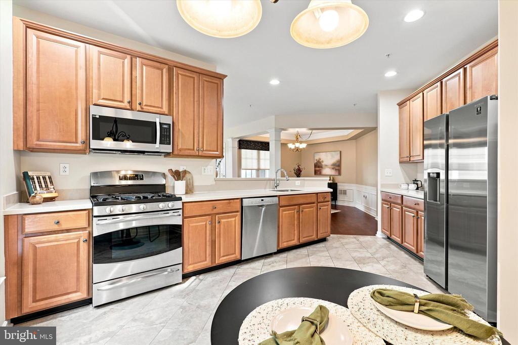 6102 LILAC COURT