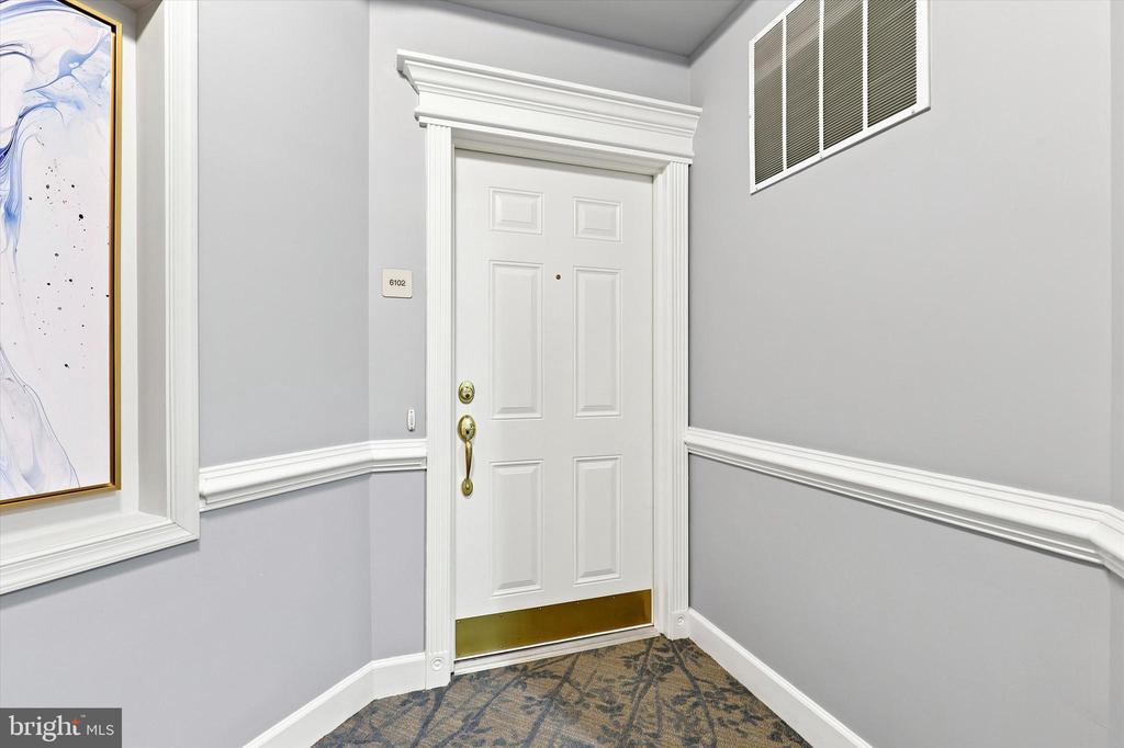 6102 LILAC COURT