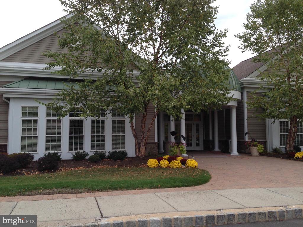 6102 LILAC COURT