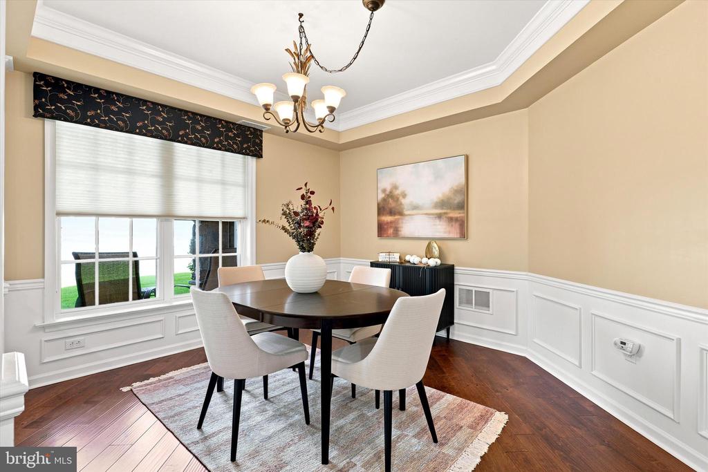 6102 LILAC COURT